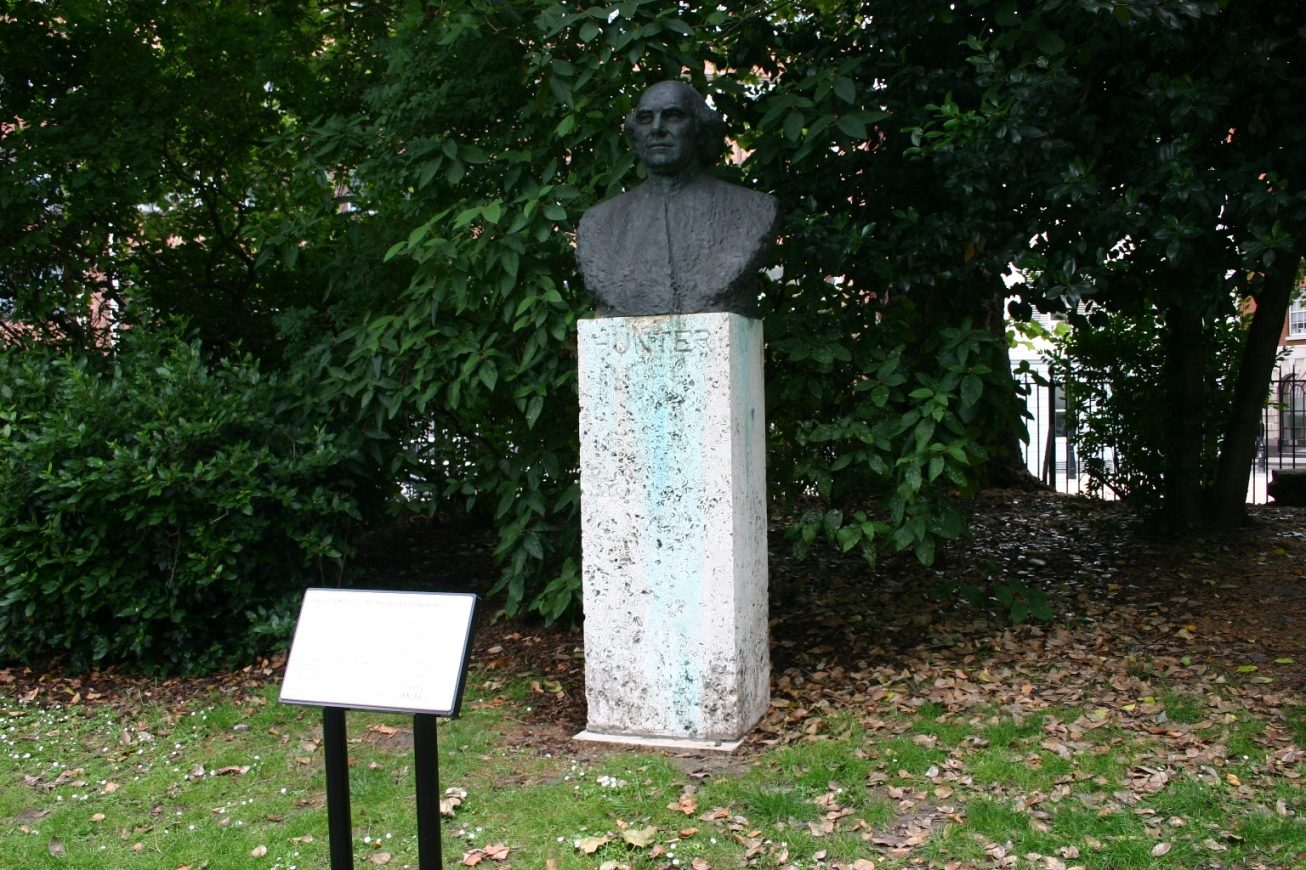 John Hunter's bust, London - 01.JPG